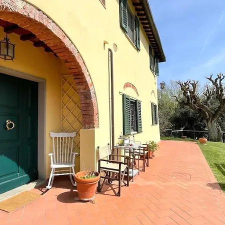 Loretta - Private With Shared Pool Holiday home *
